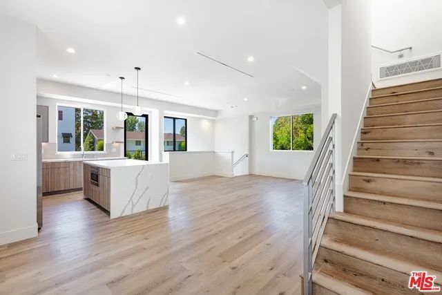 11554 Lemp Court, Studio City, CA 91602
