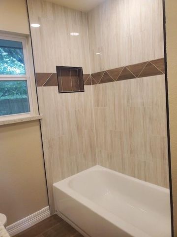215 Anna Street, Tomball, TX 77375