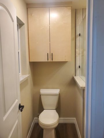 215 Anna Street, Tomball, TX 77375