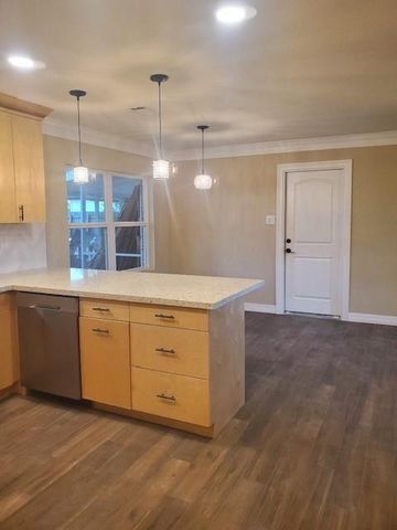 215 Anna Street, Tomball, TX 77375