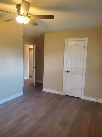 215 Anna Street, Tomball, TX 77375