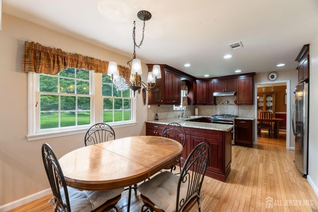 9 Van Arsdale Court, East Brunswick, NJ 08816