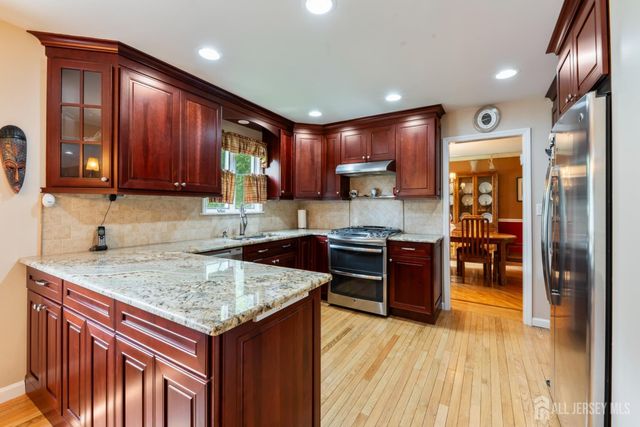 9 Van Arsdale Court, East Brunswick, NJ 08816