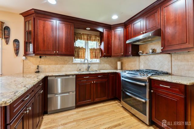 9 Van Arsdale Court, East Brunswick, NJ 08816