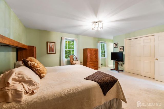 9 Van Arsdale Court, East Brunswick, NJ 08816