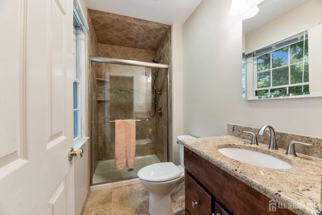 9 Van Arsdale Court, East Brunswick, NJ 08816