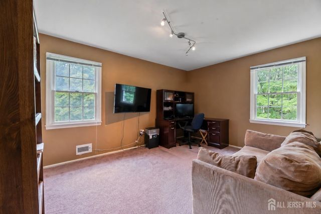 9 Van Arsdale Court, East Brunswick, NJ 08816