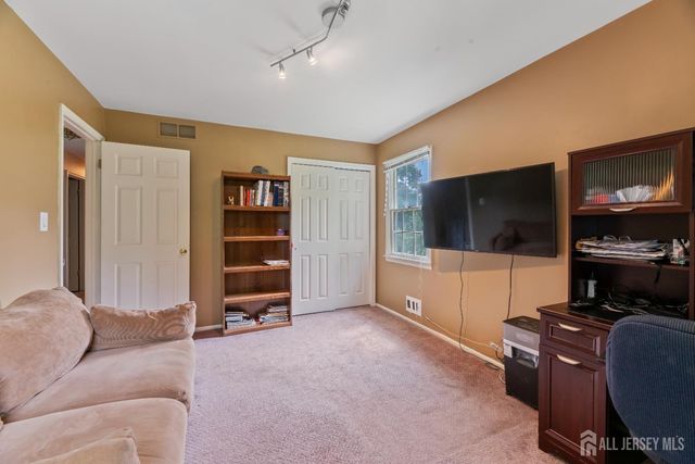 9 Van Arsdale Court, East Brunswick, NJ 08816