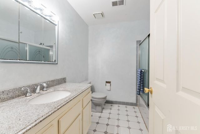 9 Van Arsdale Court, East Brunswick, NJ 08816