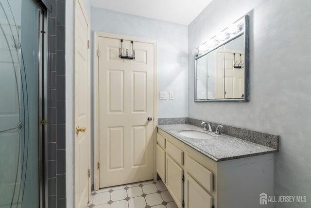 9 Van Arsdale Court, East Brunswick, NJ 08816