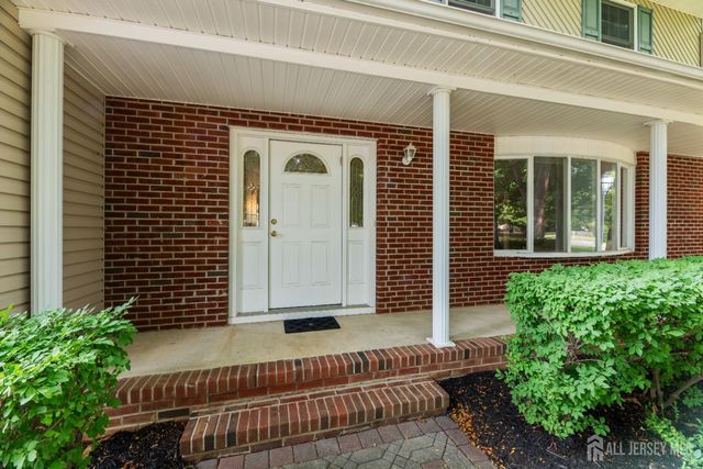 9 Van Arsdale Court, East Brunswick, NJ 08816