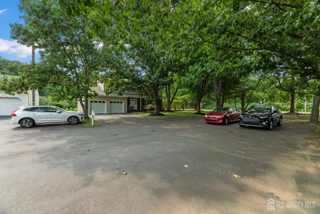 9 Van Arsdale Court, East Brunswick, NJ 08816