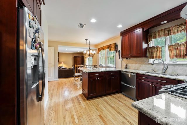 9 Van Arsdale Court, East Brunswick, NJ 08816