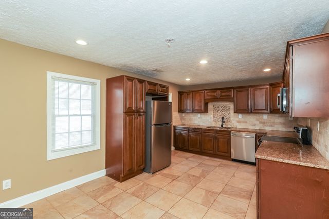 325 Longview Road, Fayetteville, GA 30214