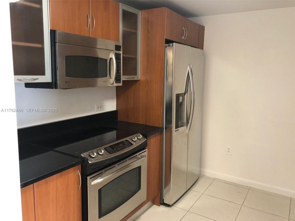 2775 NE 187th Street 527, Aventura, FL 33180