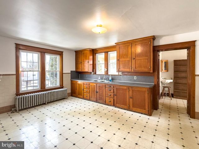 169 W MAIN ST, Reinholds, PA 17569