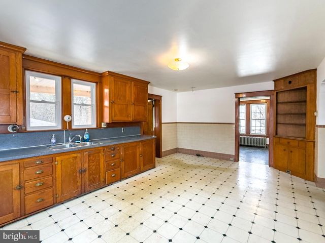 169 W MAIN ST, Reinholds, PA 17569