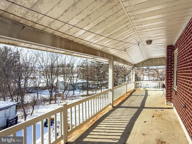 169 W MAIN ST, Reinholds, PA 17569