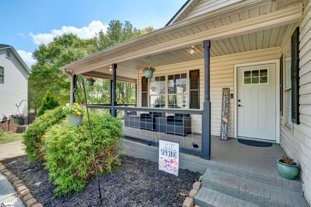 114 Wonderberry Court, Boiling Springs, SC 29316