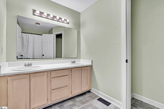 114 Wonderberry Court, Boiling Springs, SC 29316