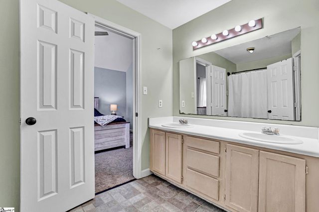 114 Wonderberry Court, Boiling Springs, SC 29316