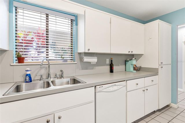 402 CLUSTERWOOD DRIVE, Yalaha, FL 34797