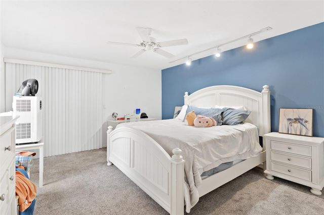 402 CLUSTERWOOD DRIVE, Yalaha, FL 34797