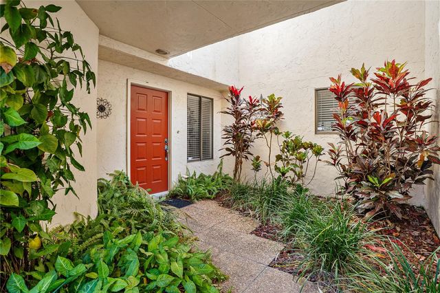 402 CLUSTERWOOD DRIVE, Yalaha, FL 34797