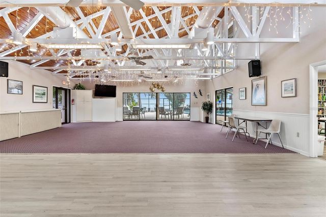 402 CLUSTERWOOD DRIVE, Yalaha, FL 34797