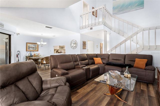 402 CLUSTERWOOD DRIVE, Yalaha, FL 34797