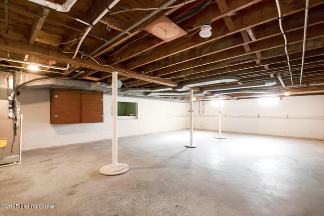 4930 Fielding Way, Louisville, KY 40216