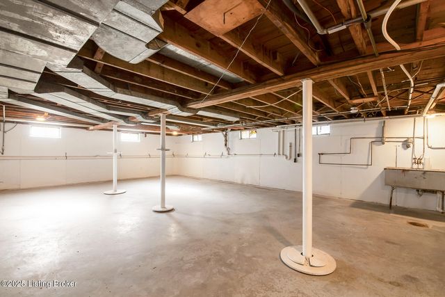 4930 Fielding Way, Louisville, KY 40216