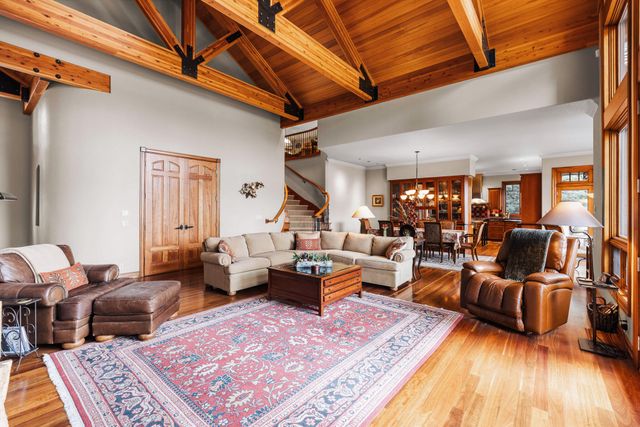 19558 Fairway Ridge Lane, Bend, OR 97702