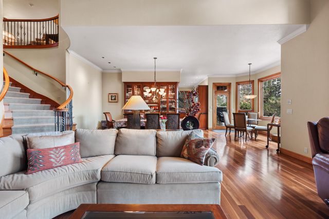 19558 Fairway Ridge Lane, Bend, OR 97702