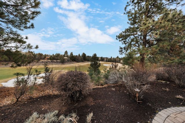19558 Fairway Ridge Lane, Bend, OR 97702