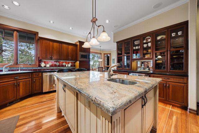 19558 Fairway Ridge Lane, Bend, OR 97702