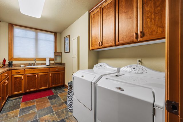 19558 Fairway Ridge Lane, Bend, OR 97702