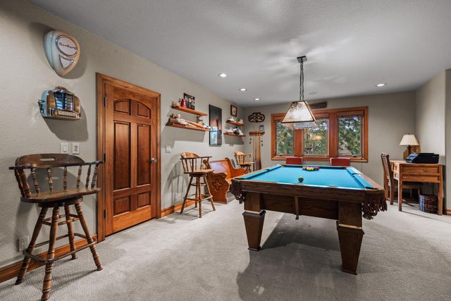 19558 Fairway Ridge Lane, Bend, OR 97702