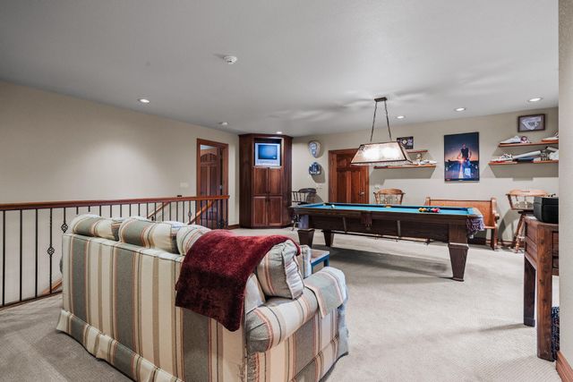 19558 Fairway Ridge Lane, Bend, OR 97702