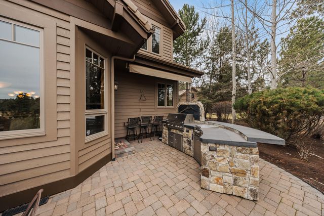 19558 Fairway Ridge Lane, Bend, OR 97702