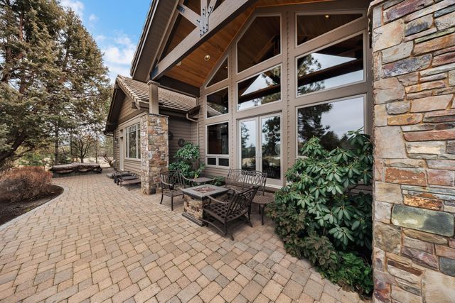 19558 Fairway Ridge Lane, Bend, OR 97702