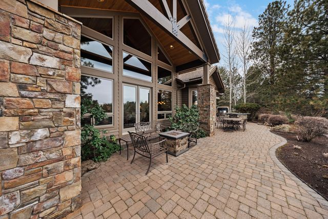 19558 Fairway Ridge Lane, Bend, OR 97702