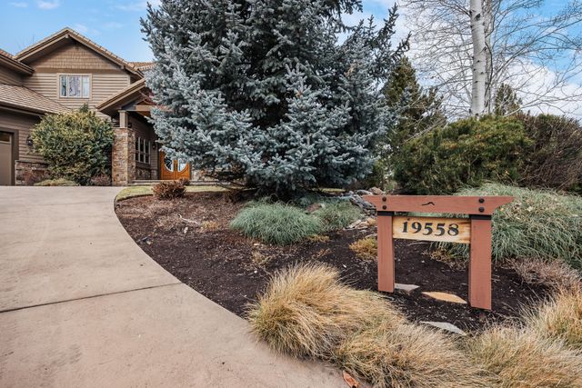 19558 Fairway Ridge Lane, Bend, OR 97702