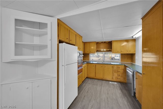 2225 Linn Lane, Las Vegas, NV 89156