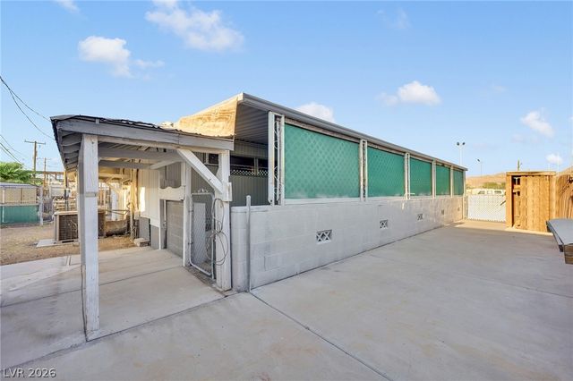 2225 Linn Lane, Las Vegas, NV 89156