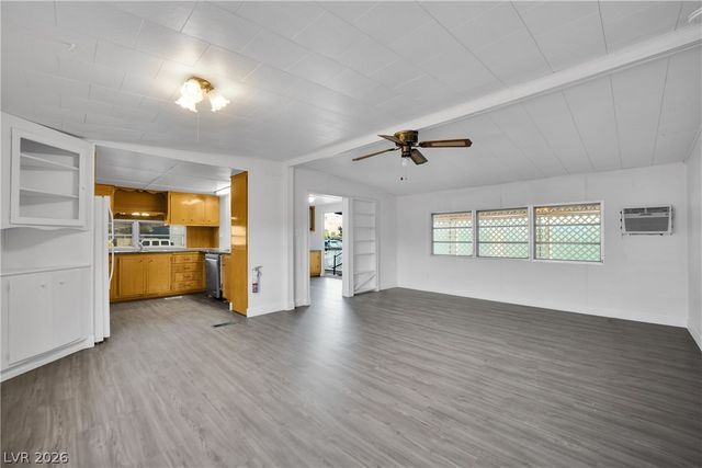 2225 Linn Lane, Las Vegas, NV 89156