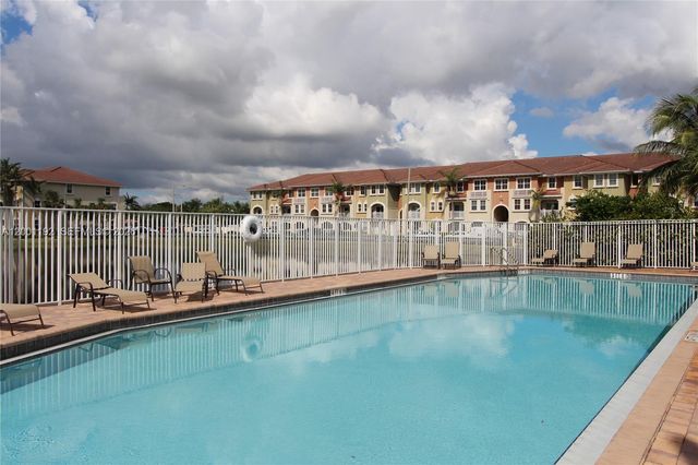 10885 NW 89th Ter 221, Doral, FL 33178