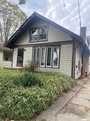 2403 N CENTRAL Avenue, Peoria, IL 61603