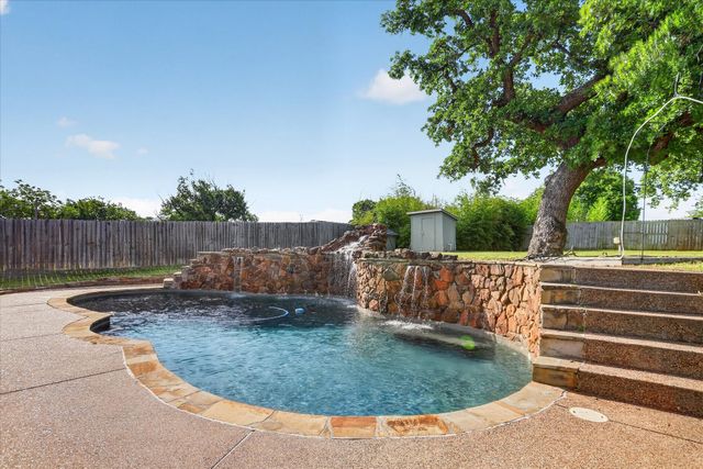 12410 Deeds Court, Azle, TX 76020