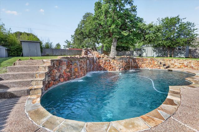 12410 Deeds Court, Azle, TX 76020